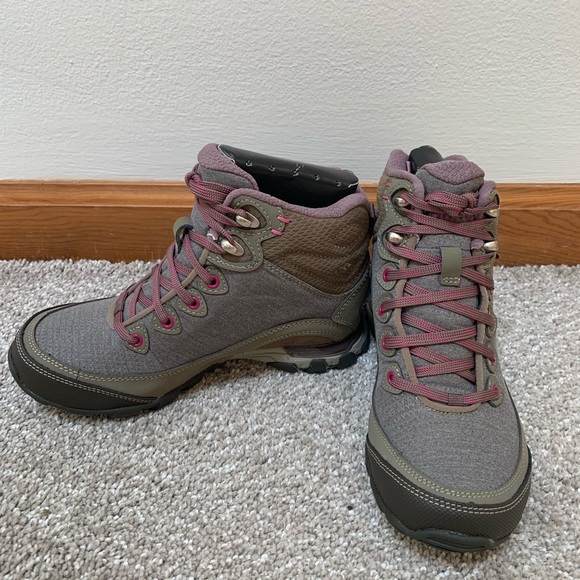 Ahnu Women’s Hiking Boots Size 5.5 - Picture 2 of 7